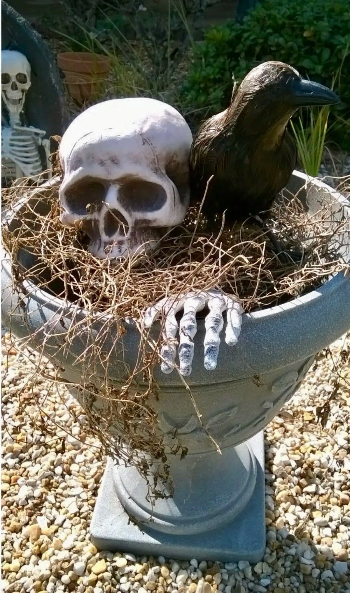 Halloween Skeleton Stakes – Realistic Skull & Bone Hands for Spooky Yard and Garden Décor
